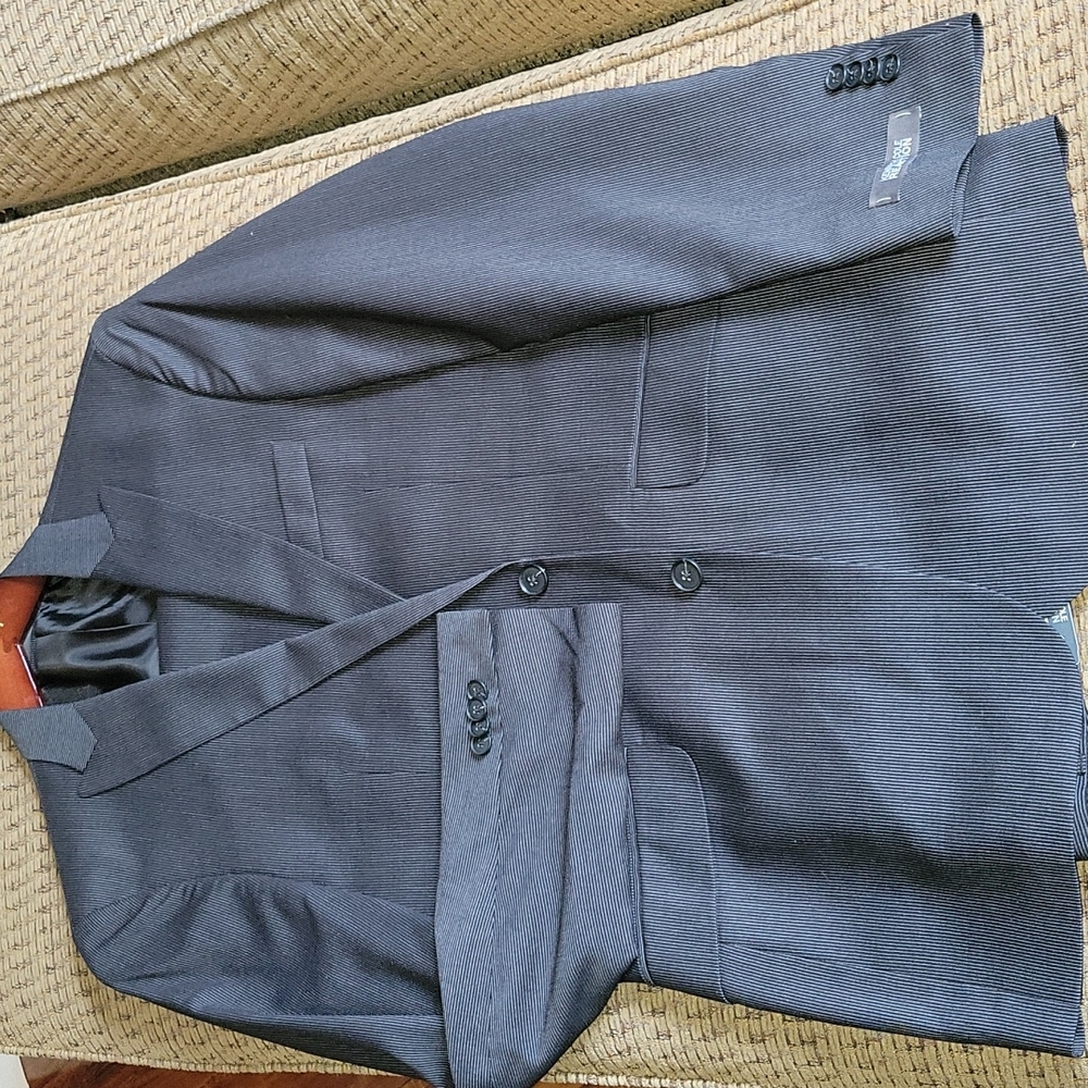 Kenneth Cole slim fit suit, charcoal grey, sz 38R jacket, 31 pant